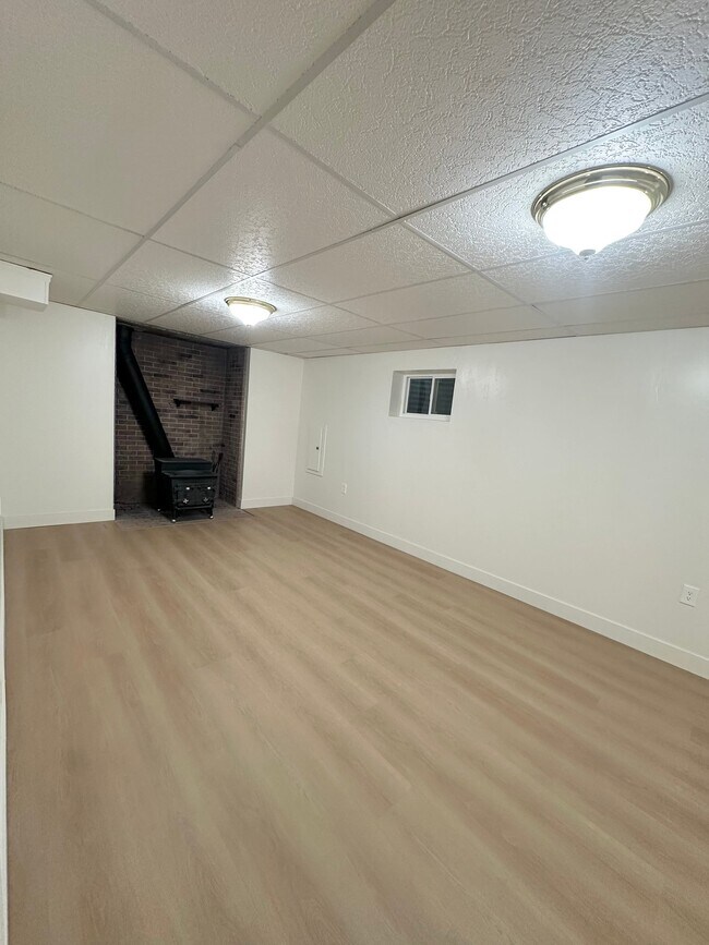 Building Photo - 270 S Edgehill Dr