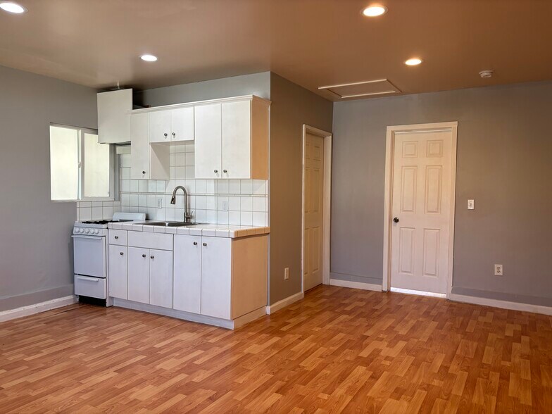 Building Photo - 6327 Calvin Ave