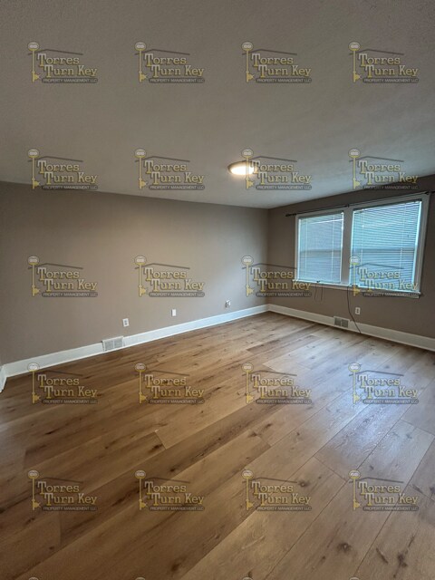 Building Photo - 455 Peart Ave