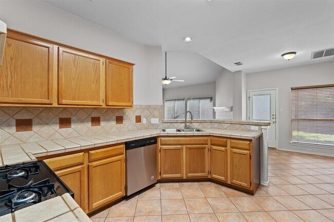 Building Photo - 1805 Gray Oak Dr