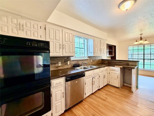 Building Photo - 1416 Sandy Creek Dr