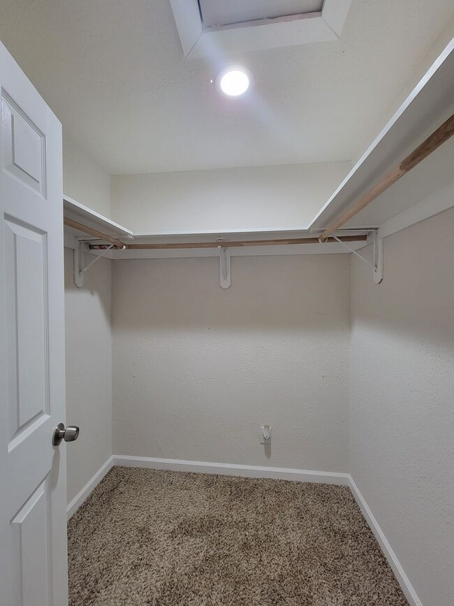 Building Photo - For Rent – 3 Bed / 2 Bath Single Family Ho...