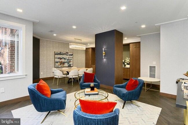 Building Photo - 635 Slaters Ln