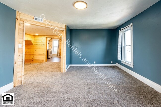 Building Photo - 1703 Sprott St