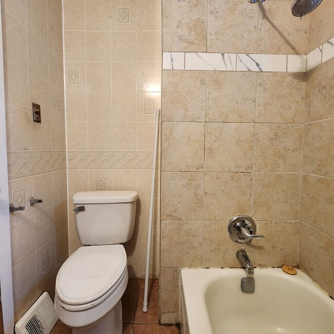 Building Photo - 2450 N Fairhill St