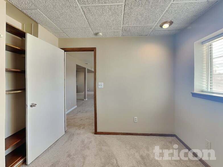 Building Photo - 5772 S Netherland St