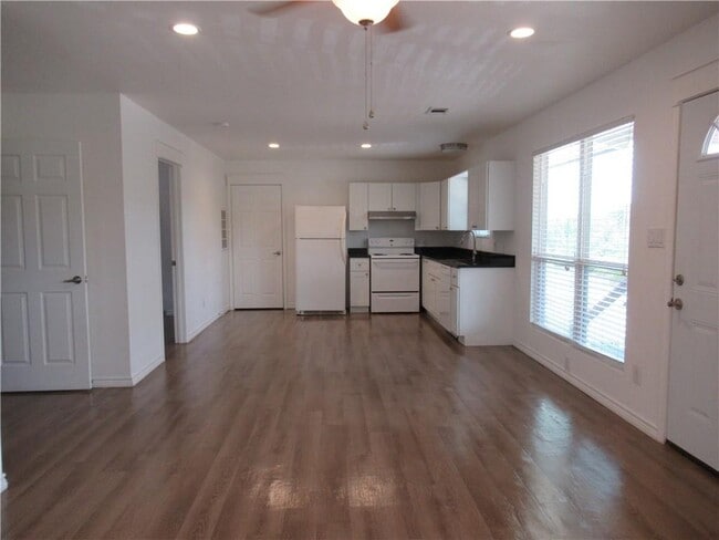 Building Photo - 10620 Deer Canyon Rd