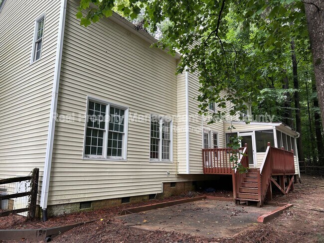 Building Photo - 106 Oak Spring Ct