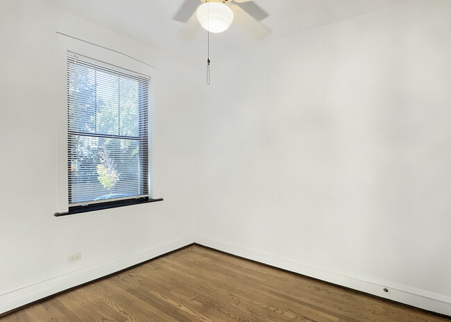 Bedroom - North Wolcott Ave