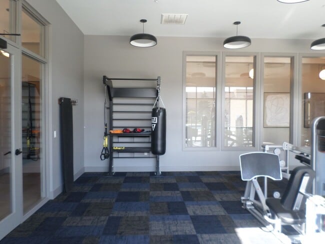 Building Photo - 6935 70th Ct