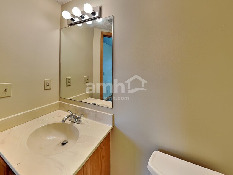 Building Photo - 5896 Oreily Dr