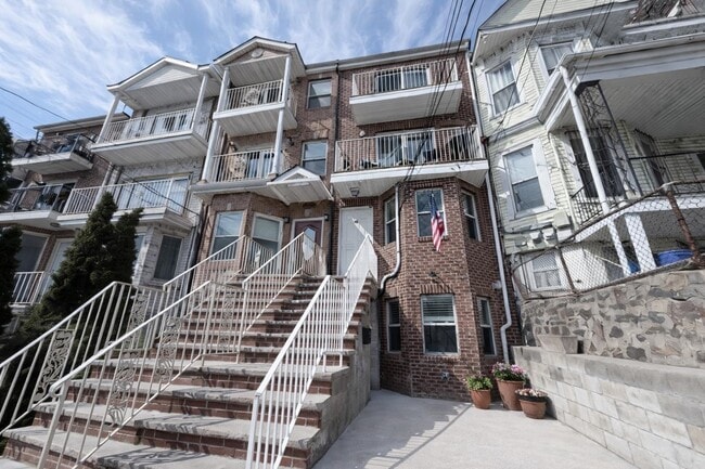 Building Photo - 35 Summit Ave