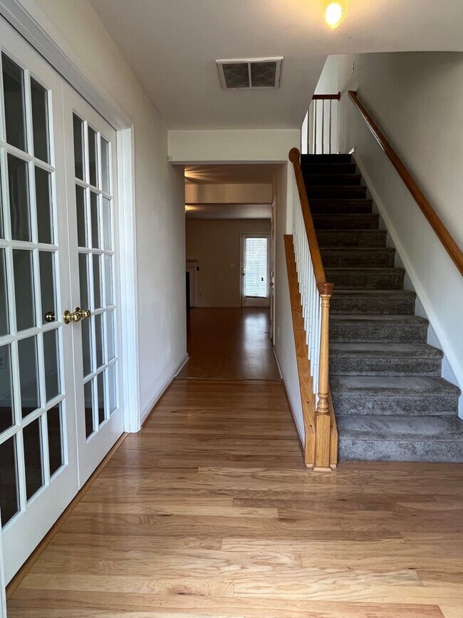 Building Photo - 3 Story, 3 Bedroom Townhome in Ballantyne