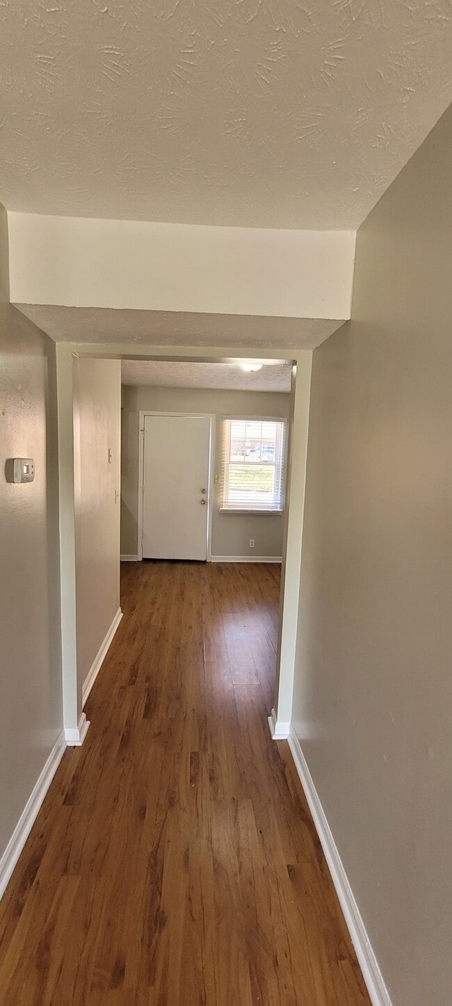 Building Photo - 2BR Duplex