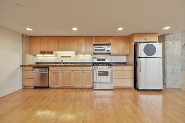 Building Photo - 465 10th St