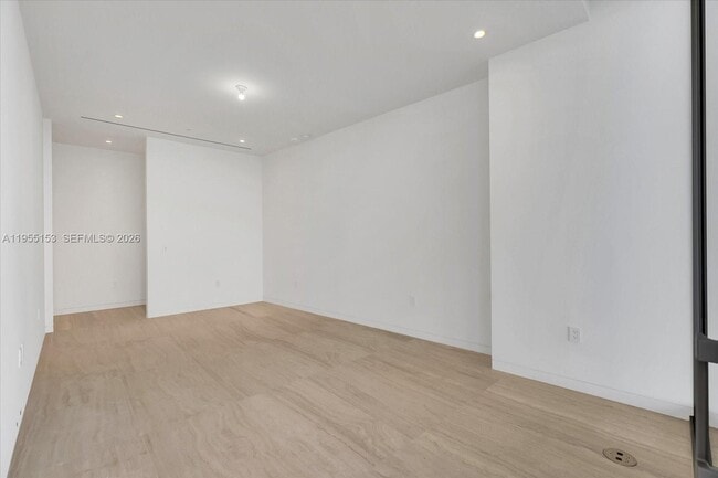 Building Photo - 5 Grove Isle Dr