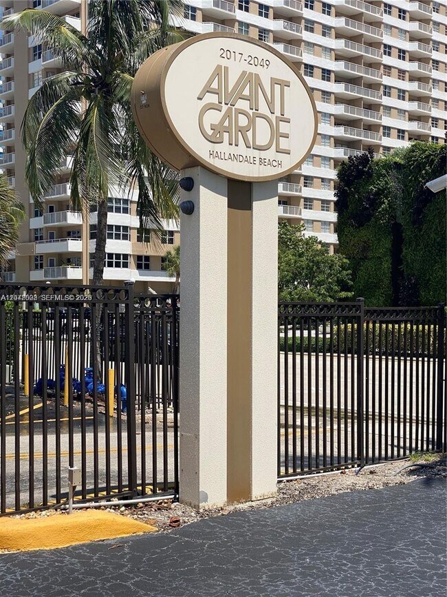 Building Photo - 2049 S Ocean Dr