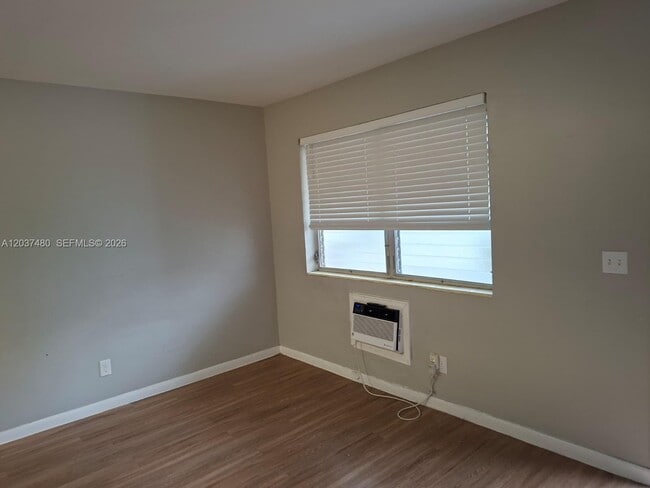 Building Photo - 13035 Emerald Dr