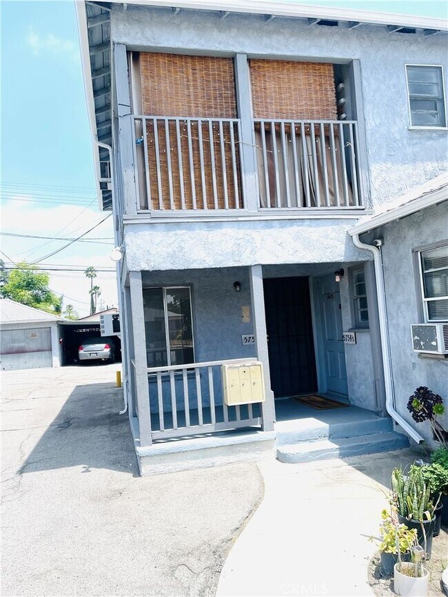 Building Photo - 5752 Vineland Ave