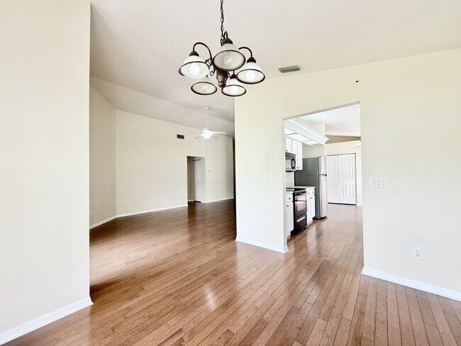 Building Photo - 27519 Sky Lake Cir