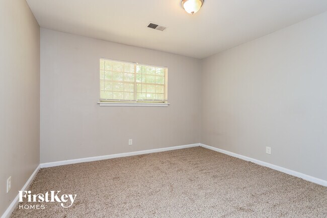 Building Photo - 6580 Short Rd