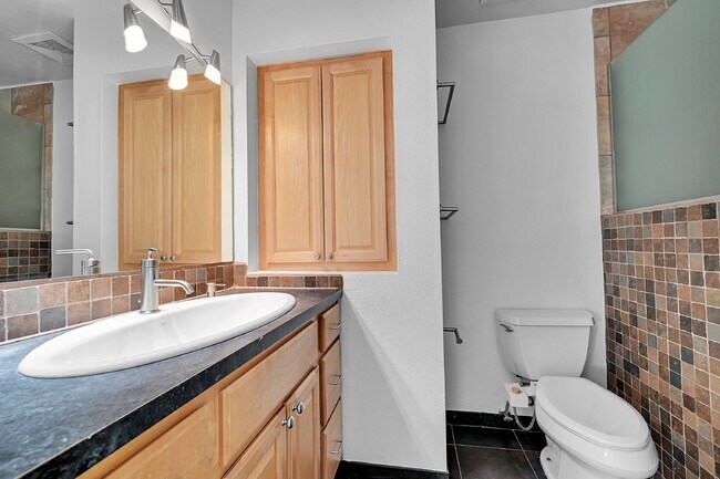 Building Photo - $2,345.00, 2 Bed, 1.5 Bath in Boulder with In Unit Laundry