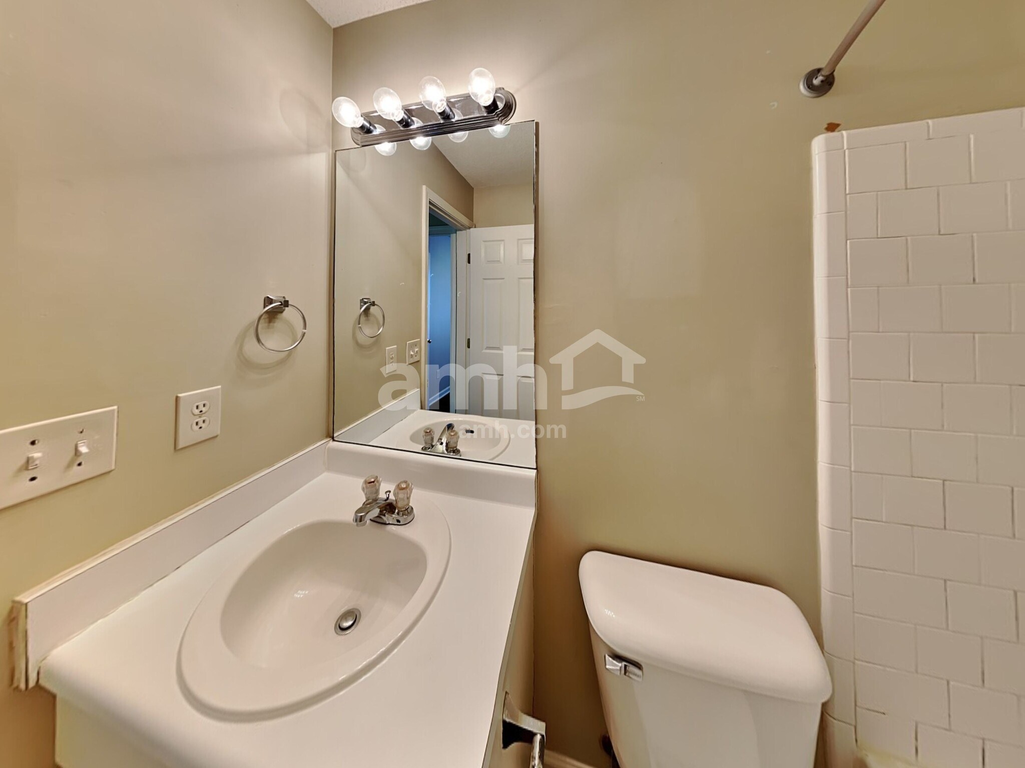 Building Photo - 421 Darter Dr NW