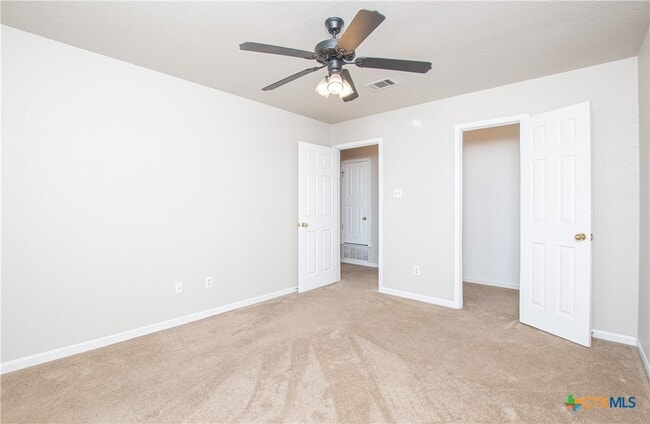 Building Photo - 402 Deloris Dr