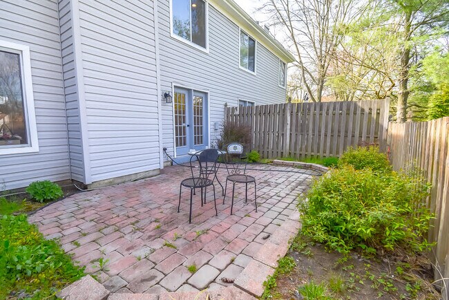 Building Photo - 1208 Chanticleer