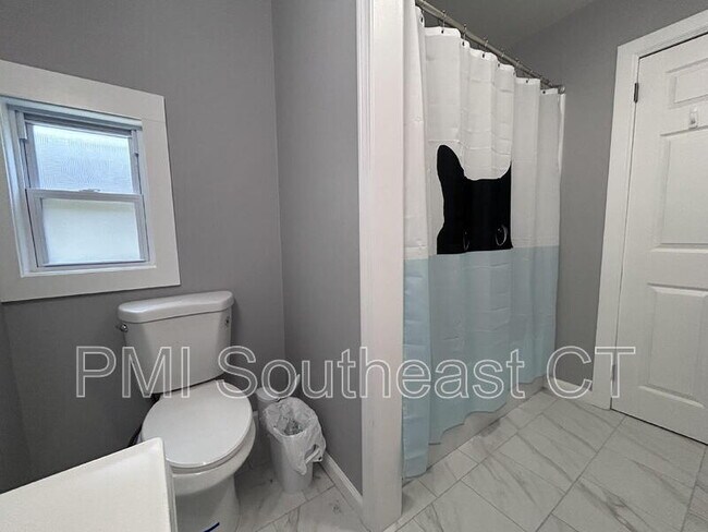 Building Photo - 32 Starr St