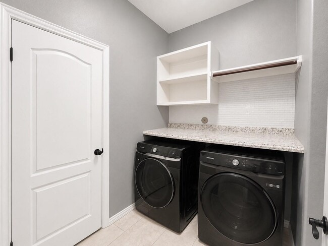 Building Photo - 28547 Lockeridge Springs Dr