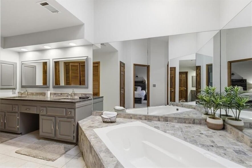 Building Photo - 2970 Woodruff Dr