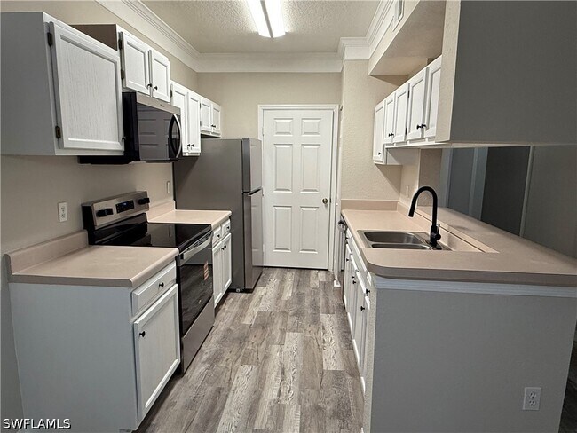 Building Photo - 11521 Villa Grand