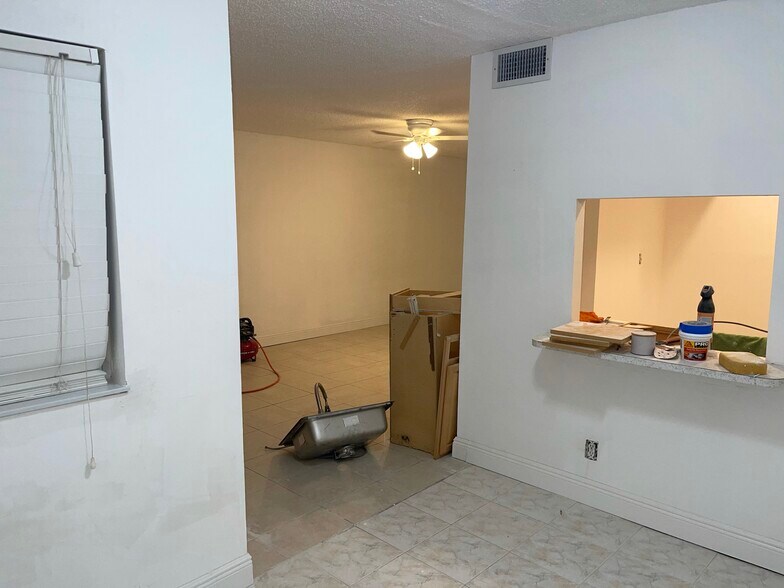 Building Photo - 5953 NW 25th Ct