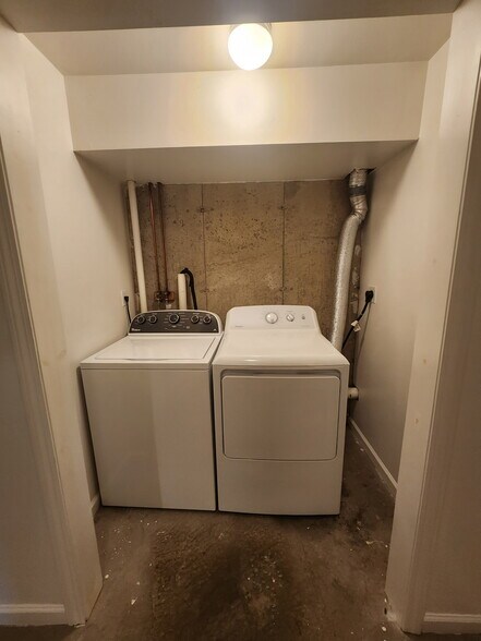 Building Photo - 27 Van Buren Ave