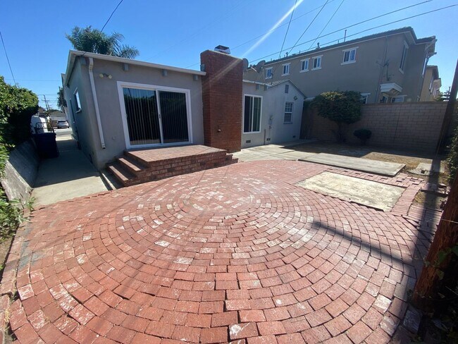 Building Photo - 3-Bed, 2-Bath Home, + Bonus Room/Office .....