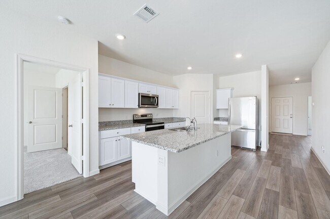 Building Photo - 6310 Highland Bnd Dr