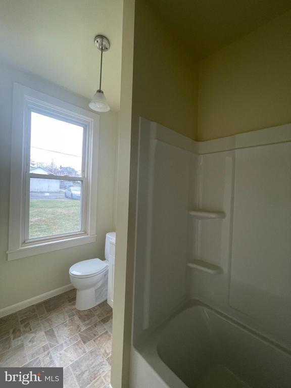 Building Photo - 452 W 1st St