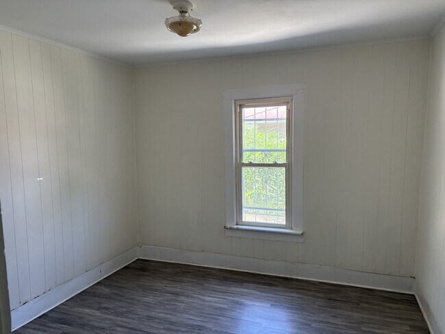 Building Photo - 715 Larkin Ave