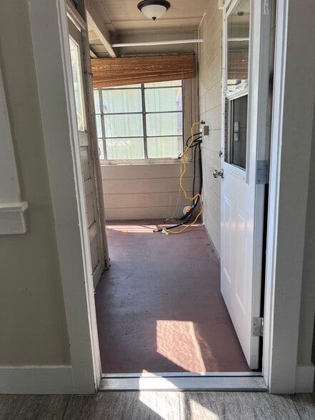 Building Photo - 2512 E 3rd St