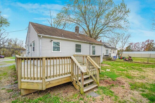 Building Photo - 6339 Old Plank Rd