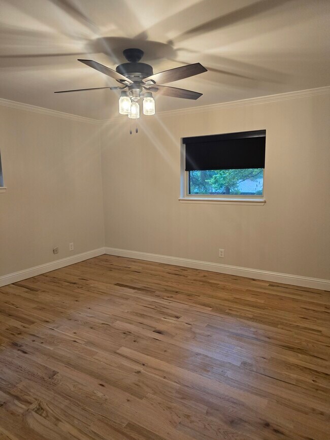 Building Photo - 8107 San Leandro Dr