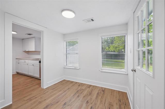 Building Photo - 908 E Houston St