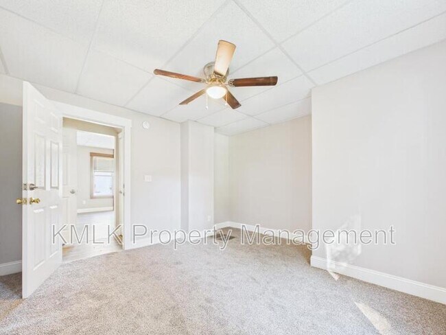 Building Photo - 428 Allyn St