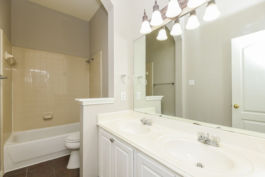 Building Photo - 337 Fort Edward Dr