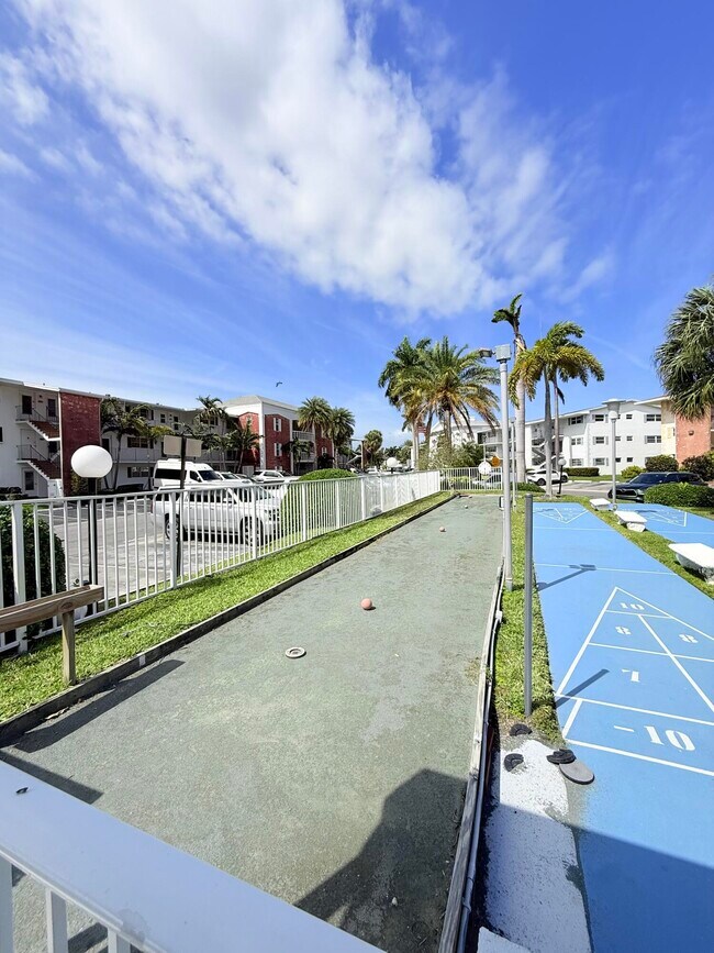 Building Photo - 470 Paradise Isle Blvd