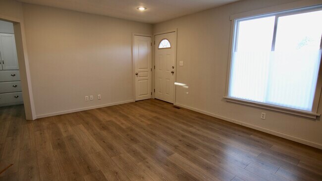 Entrance & Living Room Space - 6011 N Wall St