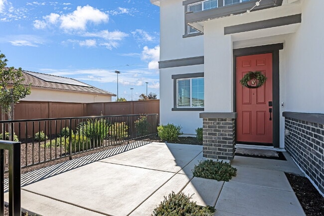 Building Photo - $3,100/mo move-in special for first three months - Modern Woodland Home with Solar and Privacy