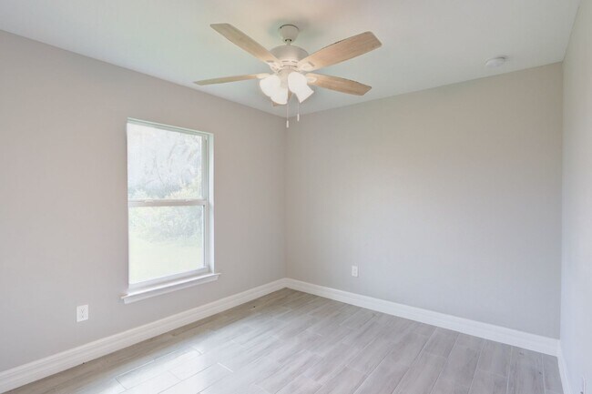 Building Photo - MUST SEE-CUSTOM BUILT-LARGE NEWER CONSTRUT...
