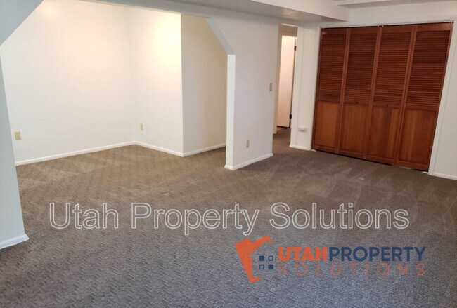 Building Photo - 2880 La Strada Way